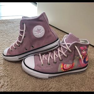 Girls converse